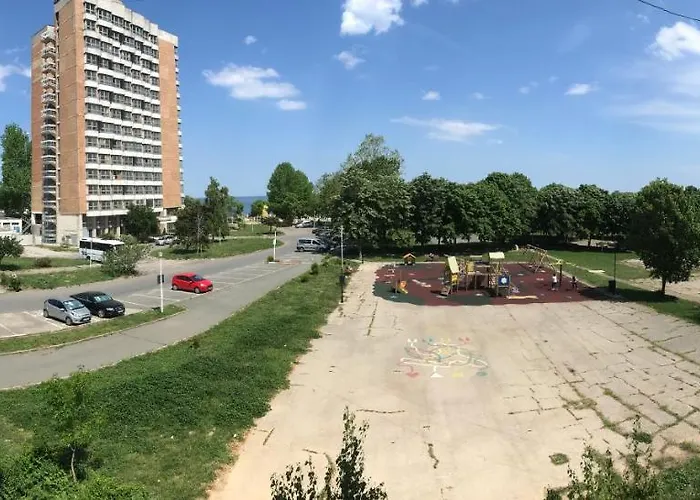 Langa Plaja Diana Apartament *