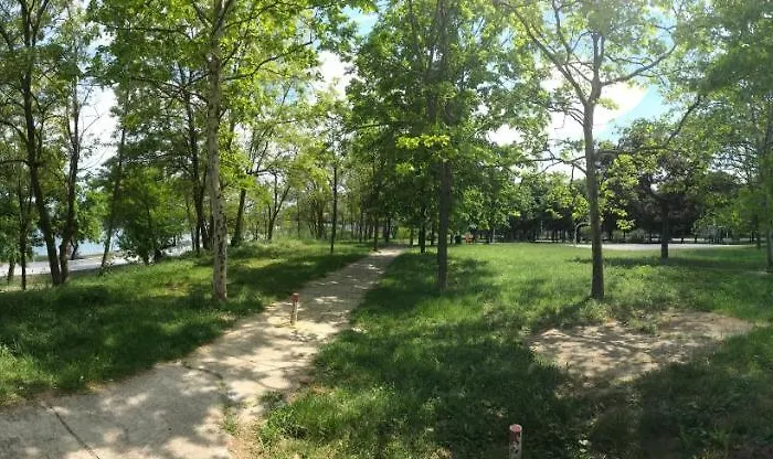 Langa Plaja Diana Apartament *