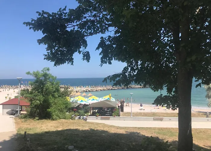 Langa Plaja Diana Apartament *