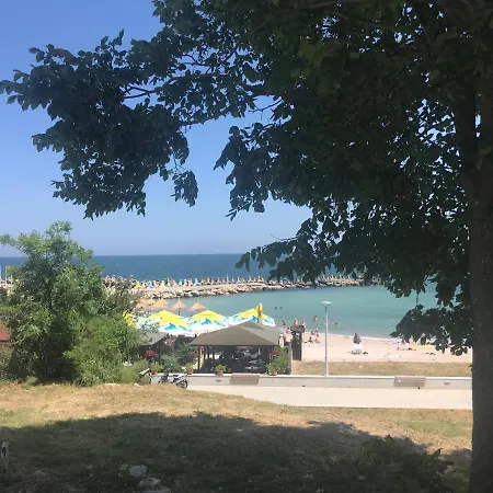 Langa Plaja Diana Apartament *